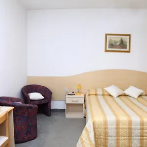 La Rondine Hotel